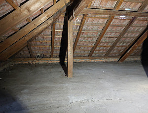 Zateplení stropu patrového rodinného domu pomocí foukané izolace